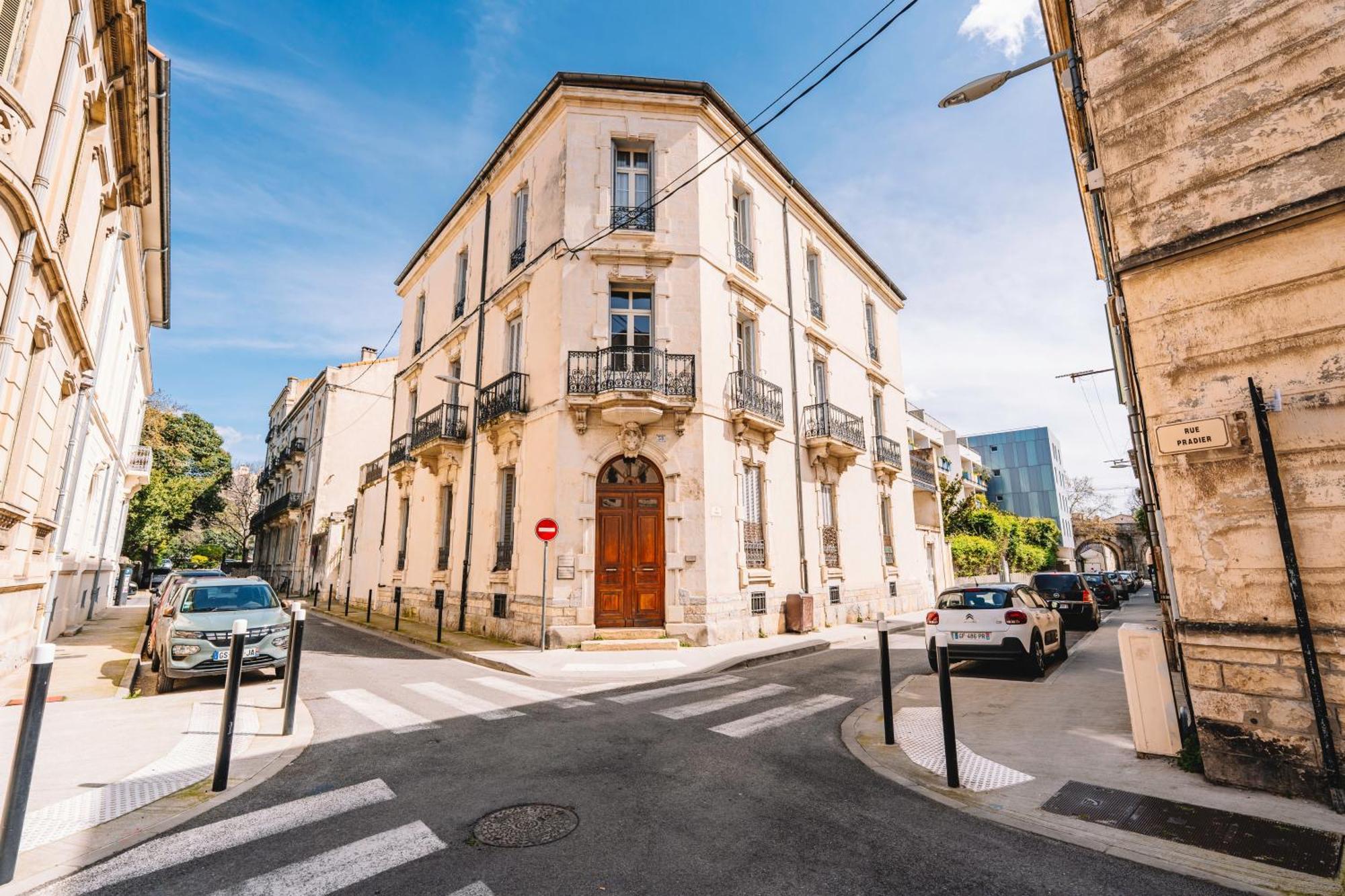 Demeure & Confort Nîmes Exterior foto